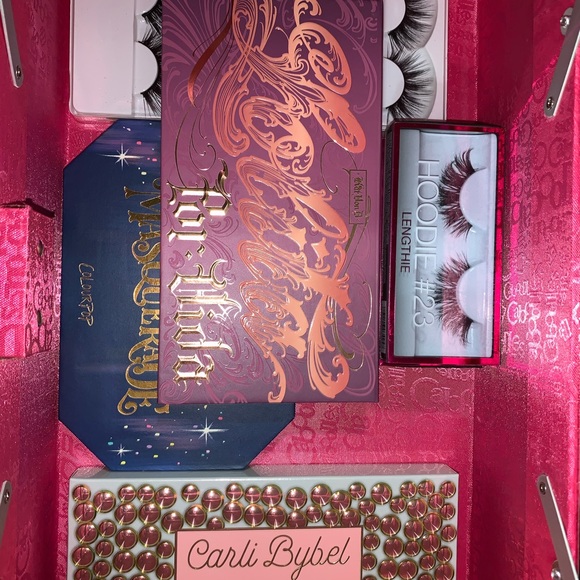 Caboodles box w/makeup included - Picture 4 of 4